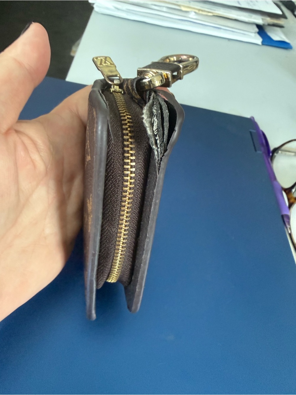 Louis Vuitton Monogram Key Pouch -need repair - Picture 7 of 9